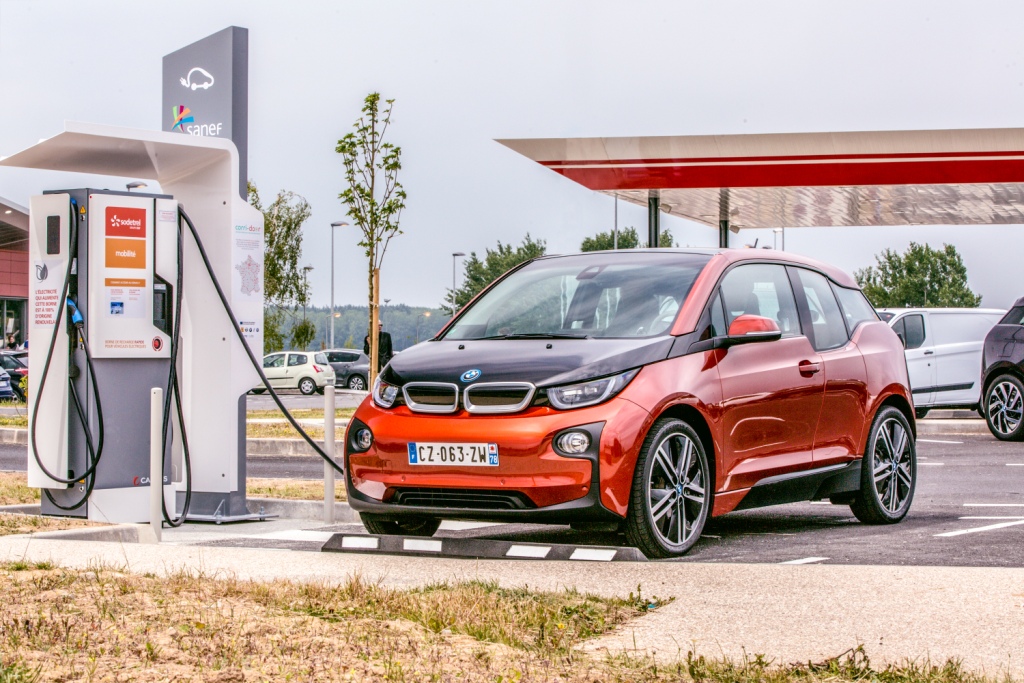 EVTronic recharges electric vehicles faster