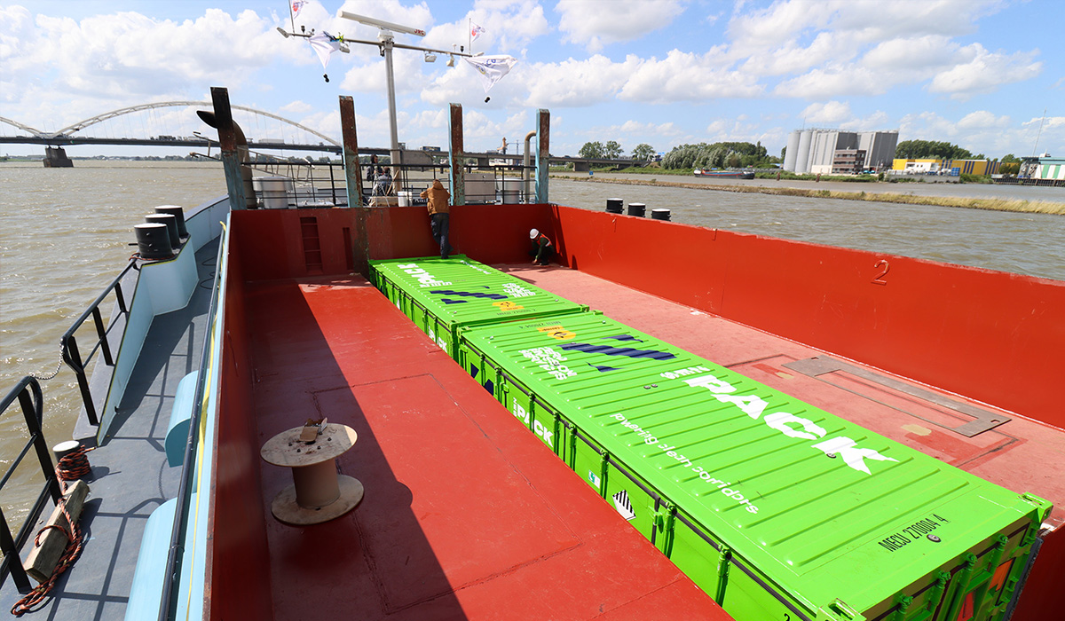 Zero Emission Services: first emission-free inland shipping vessel on energy containers