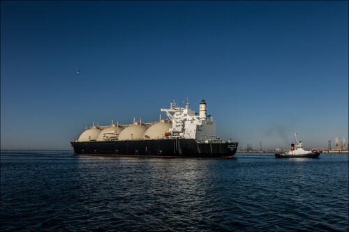 Capturing and securing the CO2 emitted onboard LNG-fuelled vessels